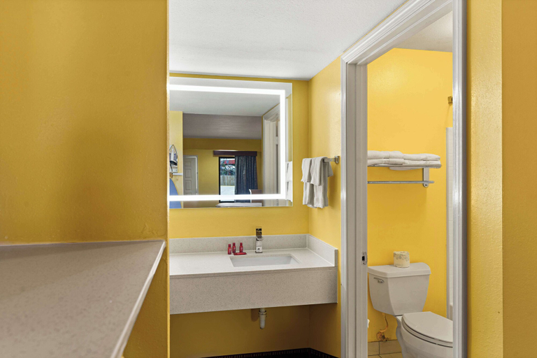 Bathroom 4, SureStay by Best Western Gulfport, Harrison