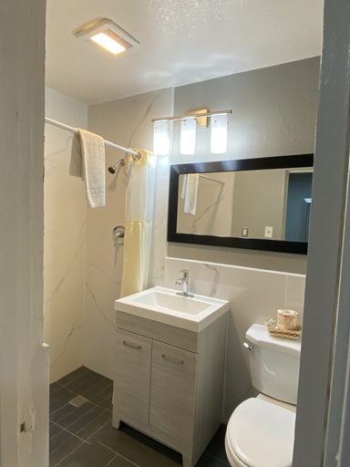 Bathroom, Budget Inn, Eddy