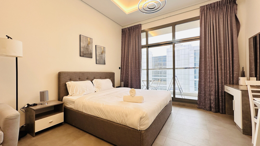 Bedroom 2, Spacious Studio Apartment Canal View Business Bay by Belvilla, Dubai