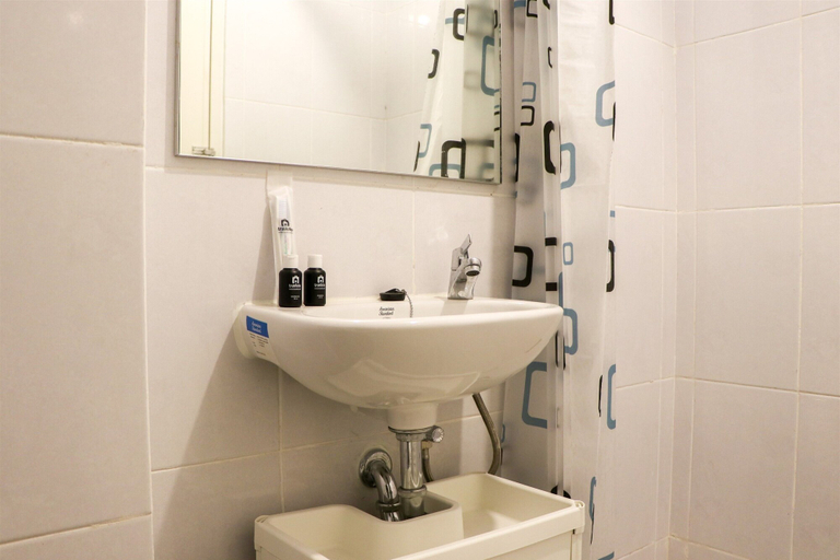 Bathroom 5, Minimalist And Restful Studio Tokyo Riverside Pik 2 Apartment, Tangerang