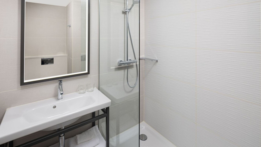 Bathroom 3, AC Hotel by Marriott Glasgow, Glasgow
