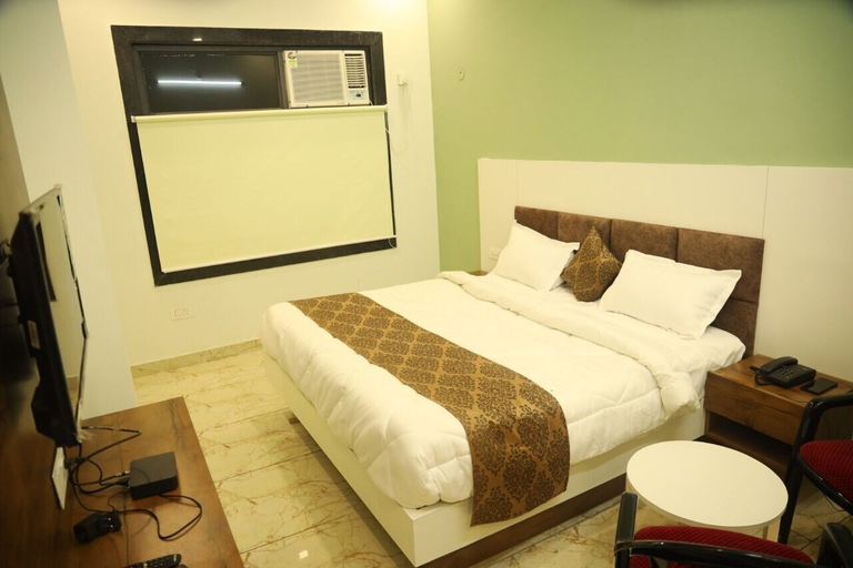 Bedroom 3, Hotel Crown Royal, Kota
