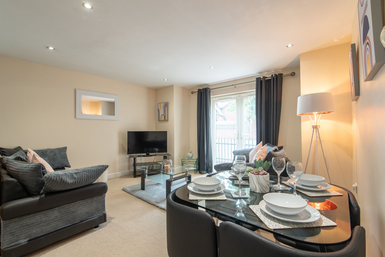 Others 4, Apartment 8, Nottinghamshire
