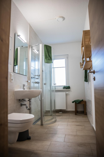 Bathroom 2, Heide-Trail Dolle, Börde