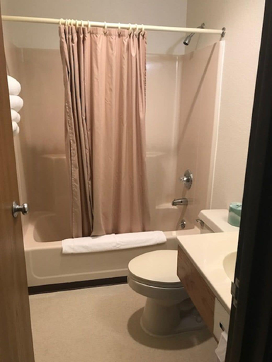 Bathroom 4, Selby Motel, Walworth