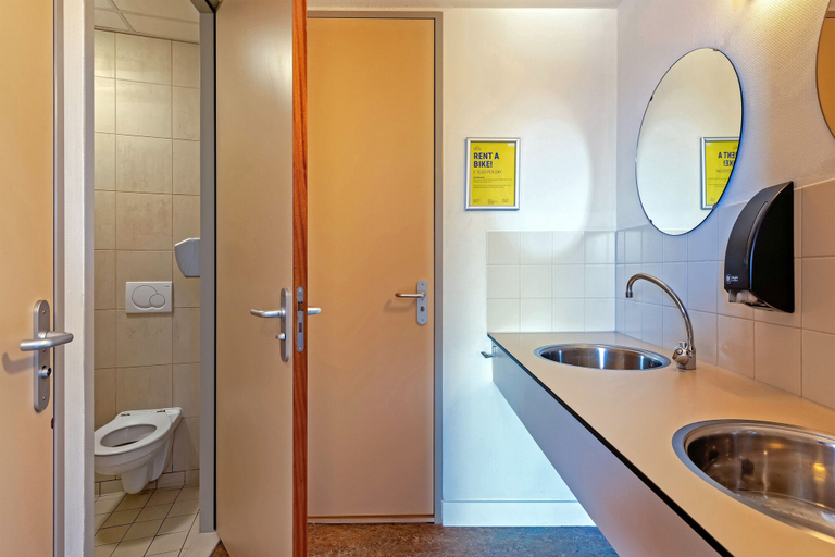 Bathroom 4, Stayokay Hostel Noordwijk, Noordwijk