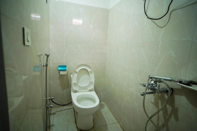 Bathroom, Hill Queen Hotel & Resturent Baghmundi, Puruliya