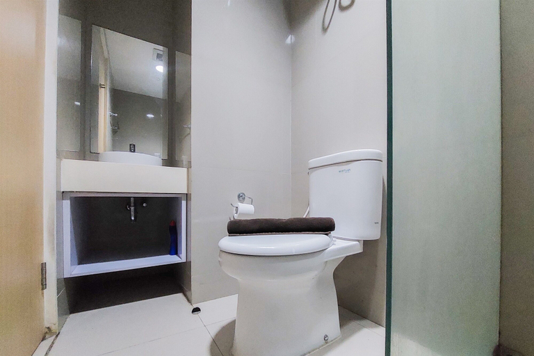 Bathroom 2, Simply Look And Comfort Studio Tree Park City Bsd Apartment, Tangerang Selatan