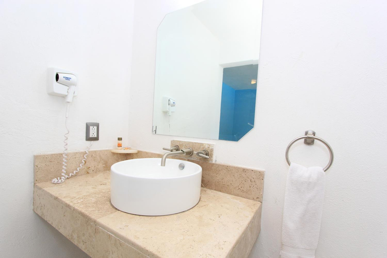 Bathroom 4, Miami Inn Hotel, Puerto Vallarta
