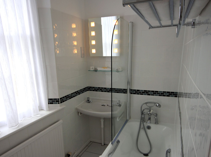 Bathroom 4, Worsley Arms Hotel, North Yorkshire