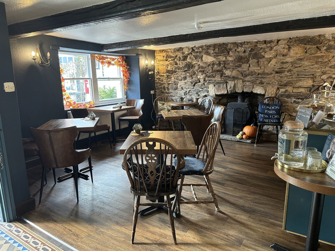 Food & Drinks 5, Coffee & Stays at Cartmel Square, Cumbria