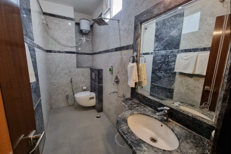 Bathroom, Hotel Vitthal Prayagraj, Kaushambi