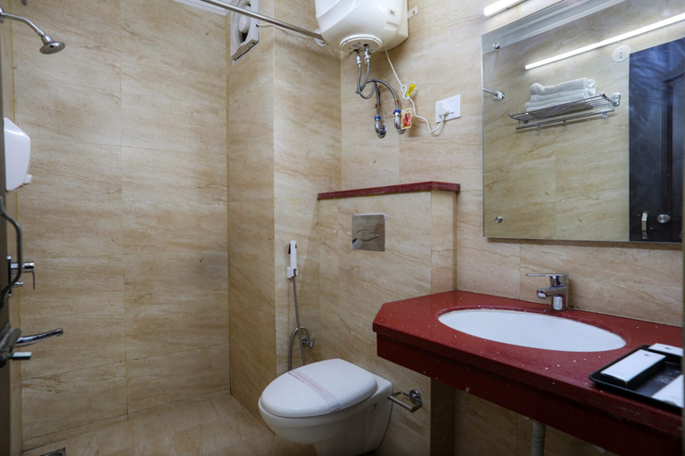 Bathroom 4, The Mountain Quail, Dehradun
