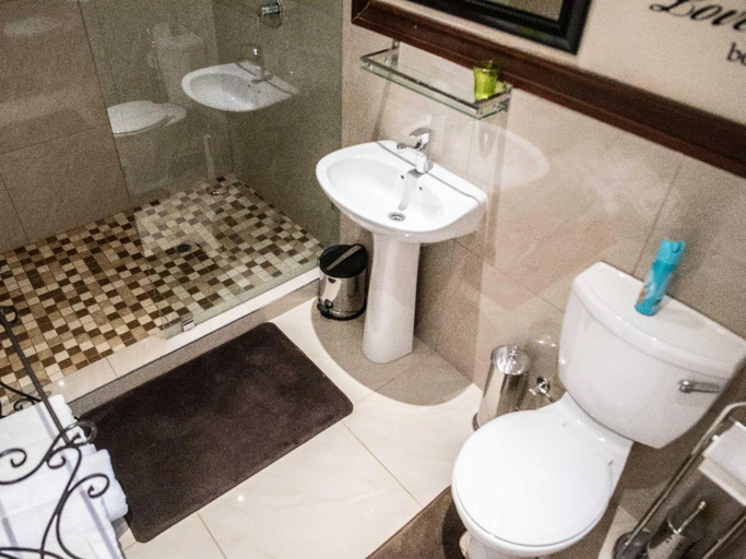 Bathroom 3, Tuscan Rose, Mangaung