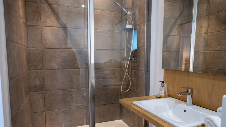 Bathroom 3, Logis _ Hotel Restaurant La Sapiniere, Pas-de-Calais