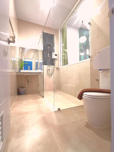 Bathroom 3, The Charlie, Muang Nan