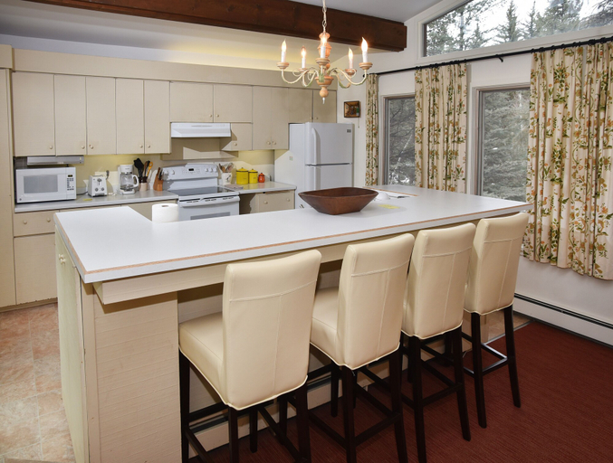 Private kitchen 4, 385 Forest Rd. 4 Bedroom Home by RedAwning, Eagle