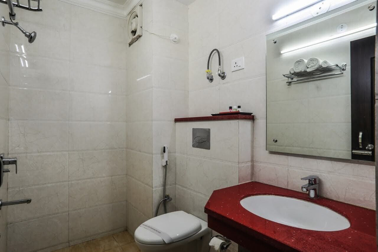 Bathroom 4, The Mountain Quail, Dehradun