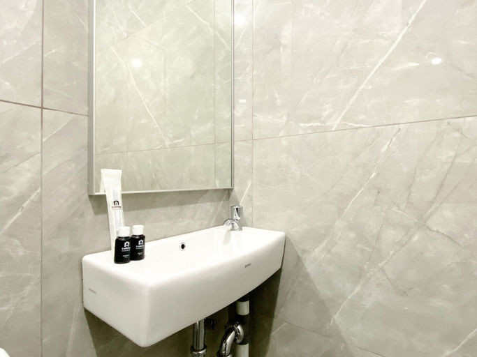 Bathroom 2, Comfort And Cozy Designed Studio Sayana Bekasi Apartment, Bekasi