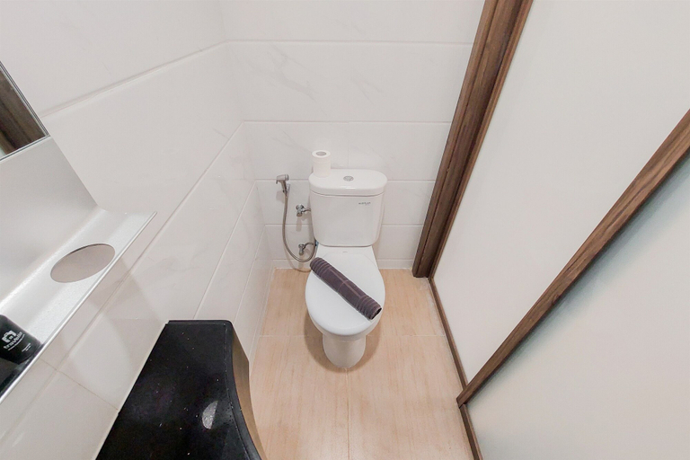 Bathroom 3, Good Deal And Comfortable Studio At Sky House Bsd Apartment, South Tangerang