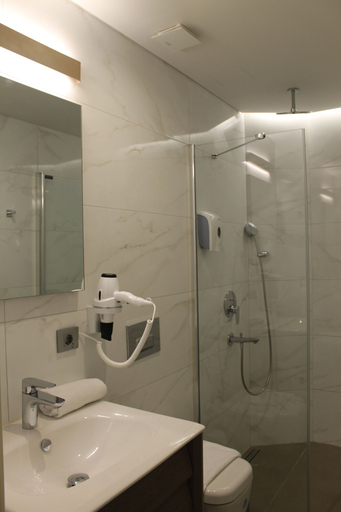 Bathroom 5, Garlon Residence, Beyoğlu