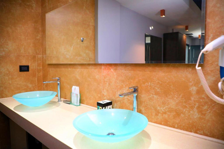 Bathroom 5, A&G Hotel, Vlorës