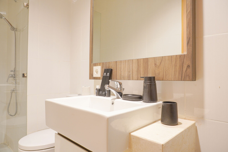 Bathroom 4, Comfort And Modern Look 2Br At 26Th Floor Samara Suites Apartment, South Jakarta