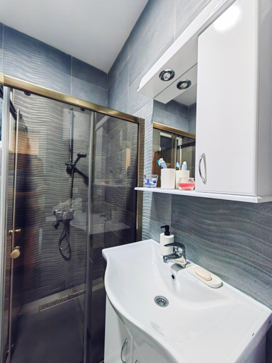 Shower 3, Mialex apartments