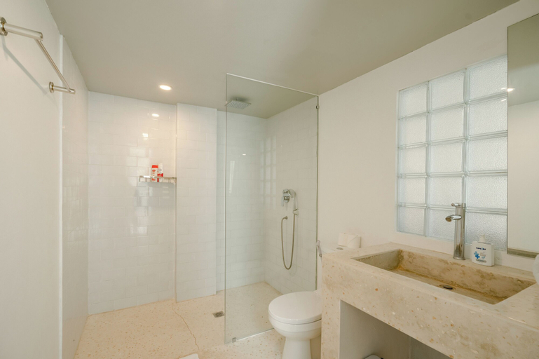 Bathroom 27