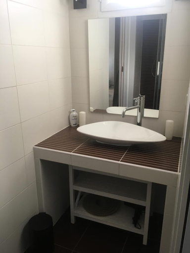 Bathroom 2, Nano House, Gironde