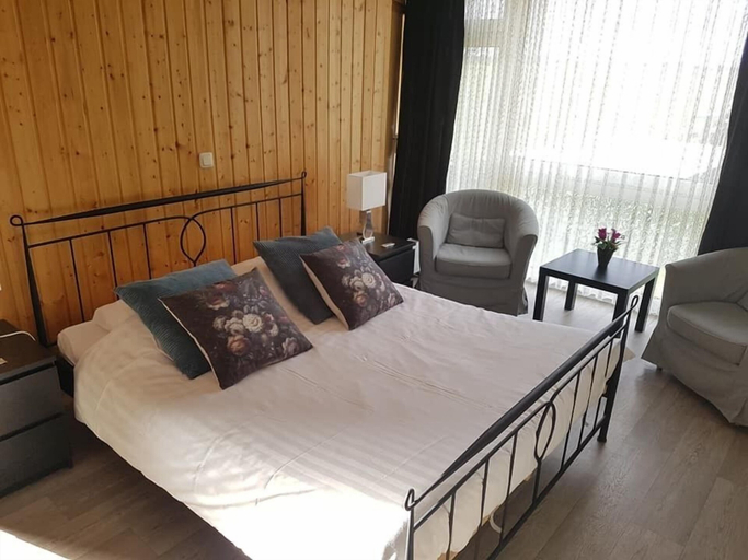 Bedroom 3, Bed & Breakfast Rheiderland, Leer