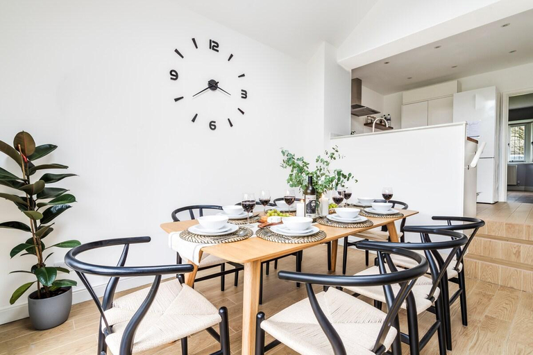 Others 3, Cozy 3 Bedroom Terrace Cottage in Epsom, Surrey