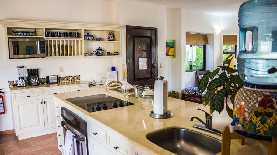 Private kitchen 2, Royal Palms 6 1 Bedroom Condo by RedAwning, Cozumel