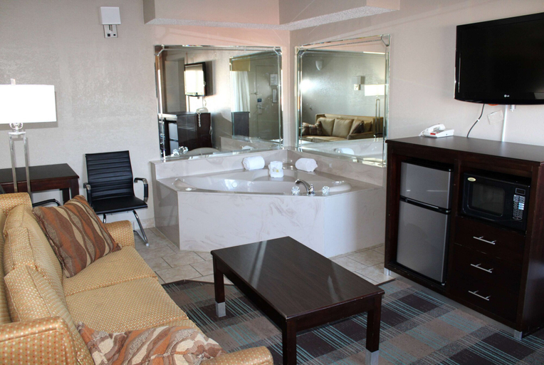 Bathroom 4, Days Inn & Suites by Wyndham Springfield on I-44, Greene