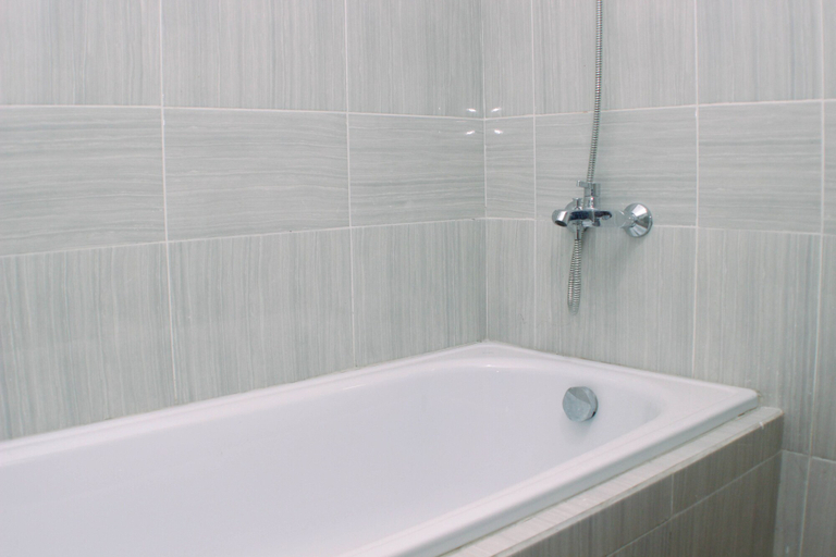 Bathroom 4, Comfort 1Br At Vasanta Innopark Apartment, Cikarang