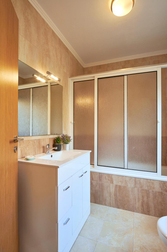 Bathroom 3, Spacious &Renovated w Amazing Patio, By TimeCooler, Lisbon