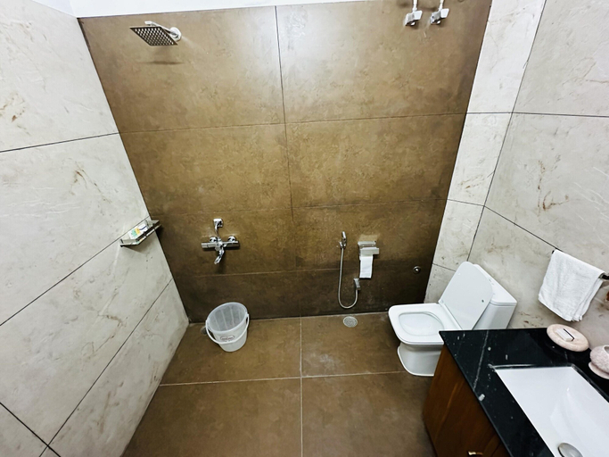 Bathroom 3, Goroomgo Raghvendra Heritage Jodhpur, Jodhpur