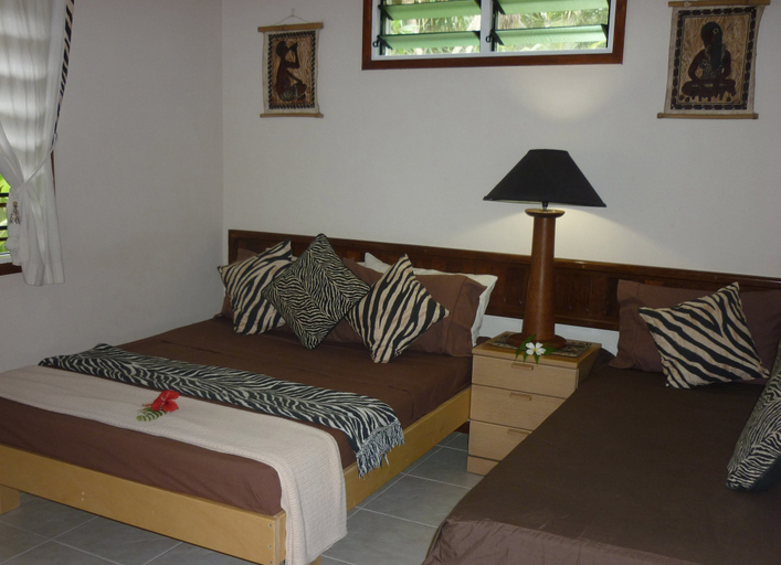 Bedroom 3, Troppo Mystique, Erakor