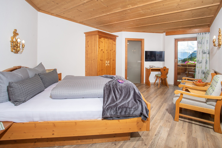 Bedroom 3, Alpenhotel Tyrol, Schwaz