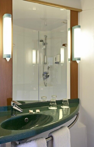 Bathroom 5, ibis Hannover City, Region Hannover