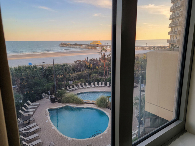 Outdoor pool, 207 Margate 4 Bedroom Condo, Horry