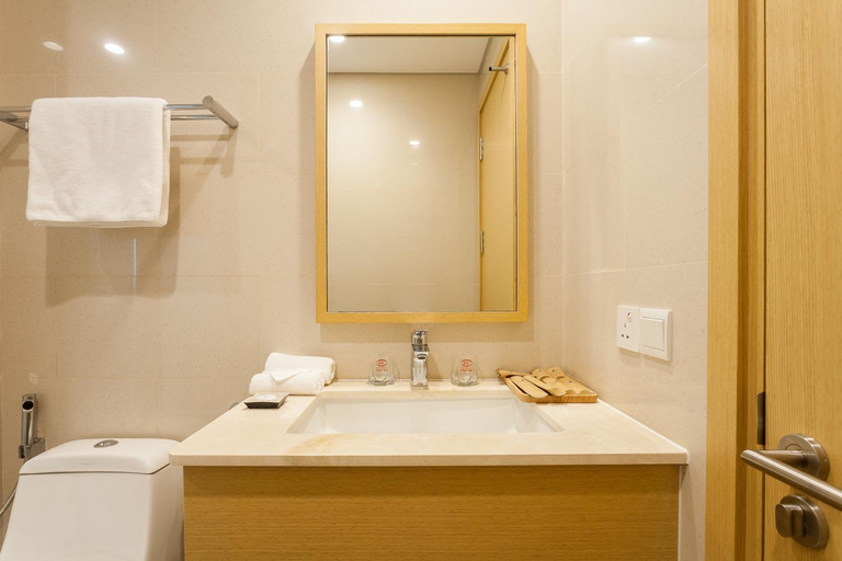 Bathroom 2, The Ocean Apartment IDCWH B602, Da Nang