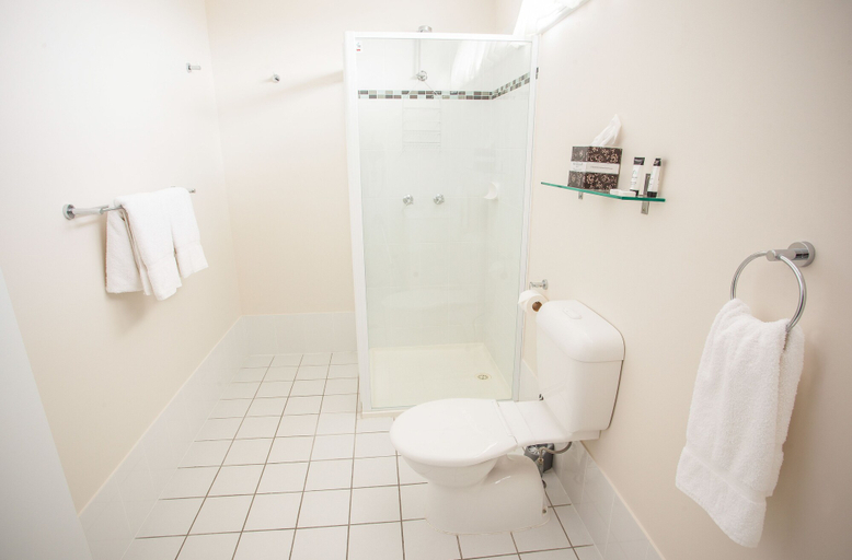 Bathroom 3, High Street Motor Inn, Stanthorpe