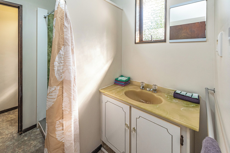 Bathroom 4, Riverside Motel, Wanganui