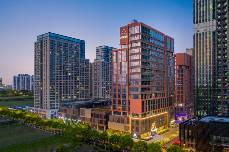 Exterior & Views