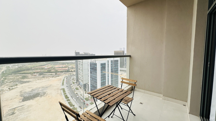 Others 5, Luxury Studio Apartment Palm View with Big Balcony Free Parking by Belvilla, Dubai