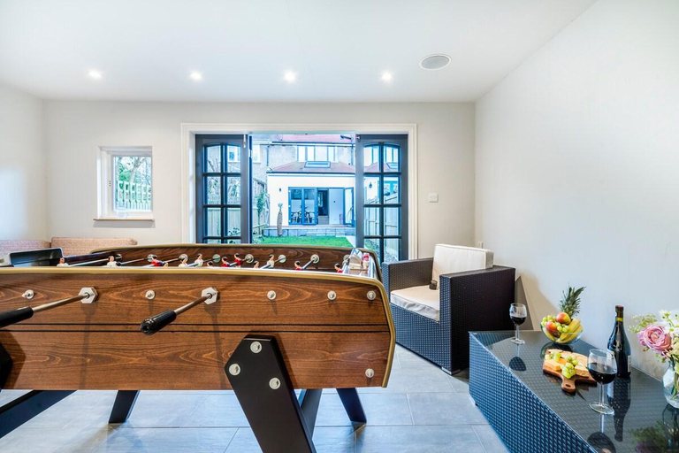 Others 5, Cozy 3 Bedroom Terrace Cottage in Epsom, Surrey