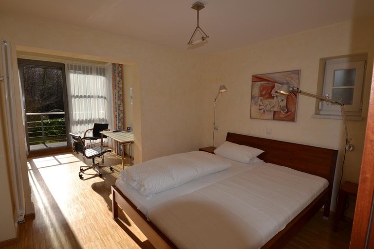 Bedroom 3, Weinhaus Steppe Hotel 3***Superior und Weinstube, Karlsruhe