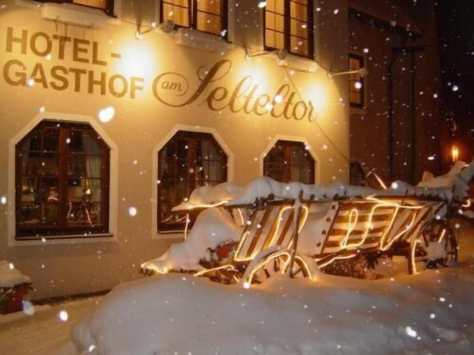Exterior & Views 2, Hotel-Gasthof am Selteltor, Göppingen