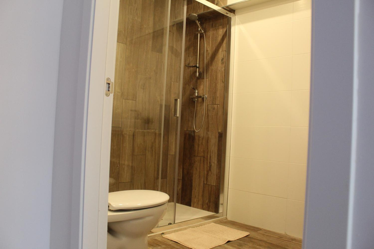 Bathroom 2, Bilbao Place, Vizcaya